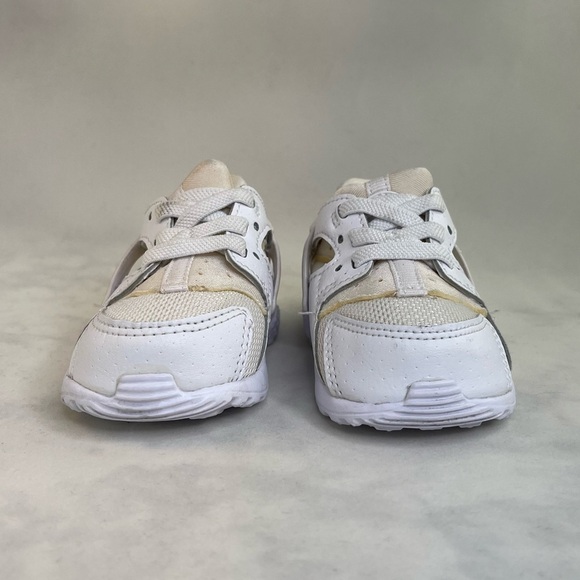 Nike Huarache White Cream Baby Sneakers Sleek Design Size 4C - Picture 2 of 8